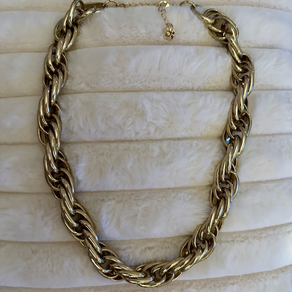 Elegant Gold Chain Necklace